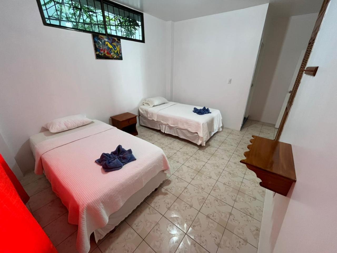 Hostal Neptuno - Poseidon Puerto Villamil Dış mekan fotoğraf