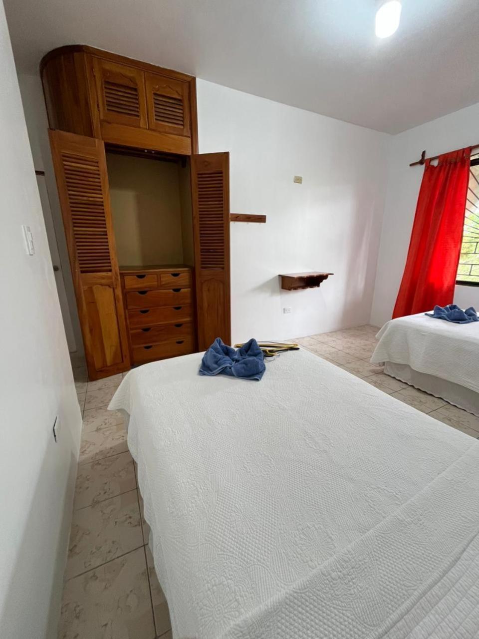 Hostal Neptuno - Poseidon Puerto Villamil Dış mekan fotoğraf